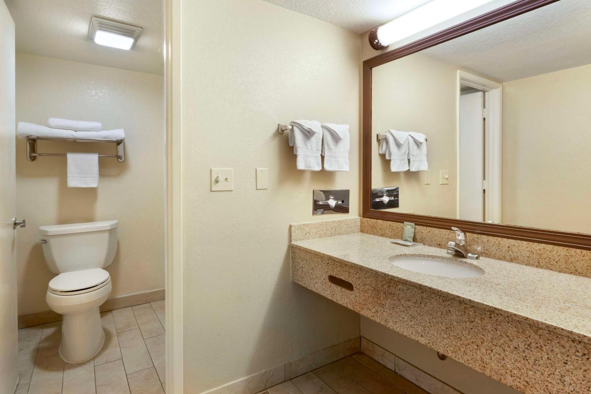 Western Heritage Hotel 3*