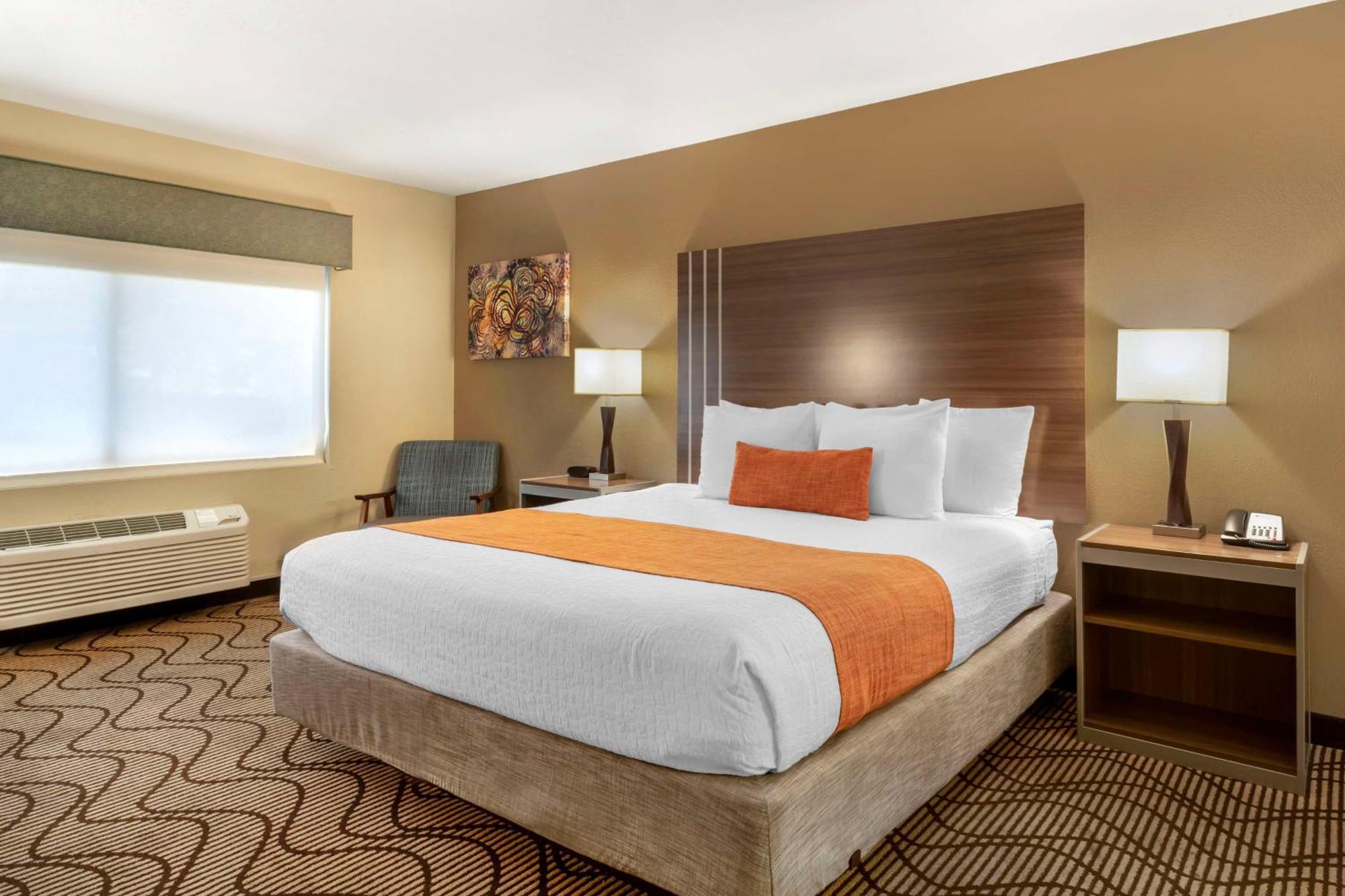 Western Heritage Hotel 3*